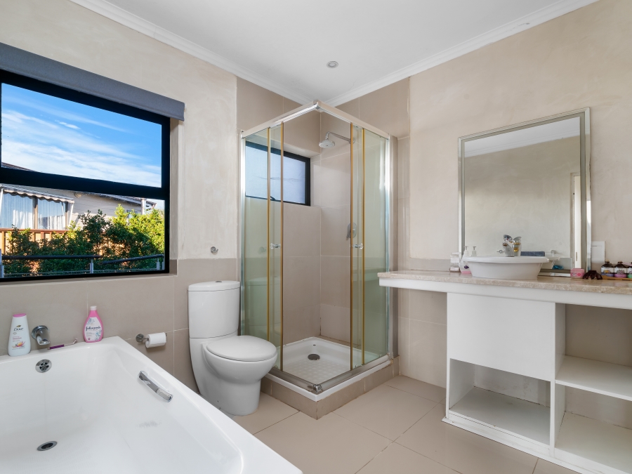4 Bedroom Property for Sale in Zeegezicht Western Cape